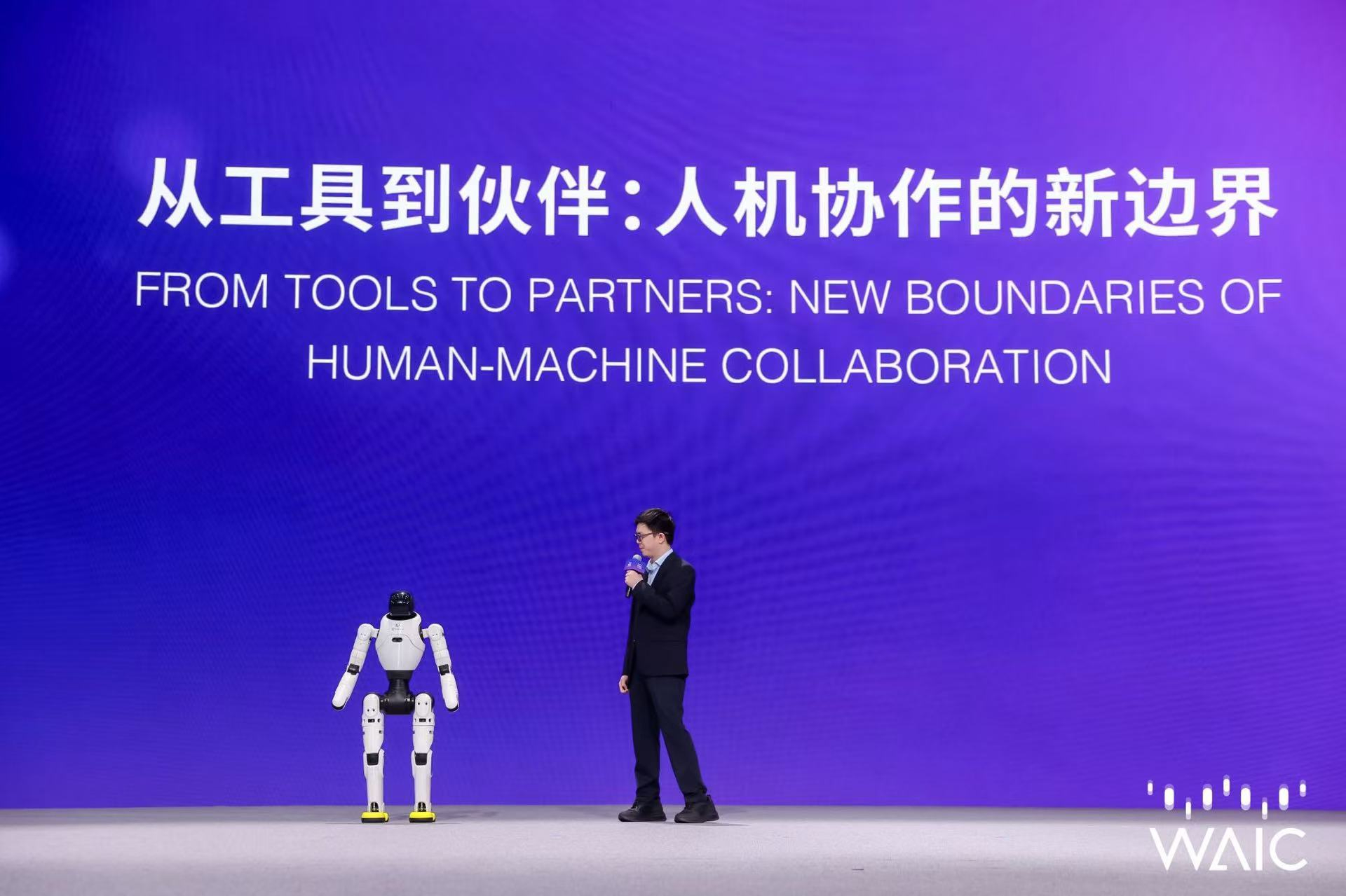 稚晖君在WAIC主论坛发布“灵渠OS”开源计划